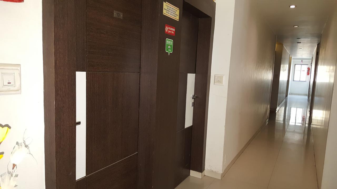 Hotel Khandesh Residency Panvel Exteriör bild