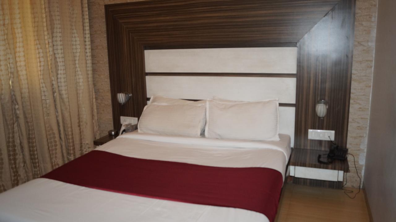 Hotel Khandesh Residency Panvel Exteriör bild