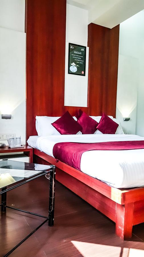 Hotel Khandesh Residency Panvel Exteriör bild