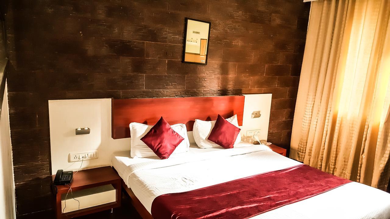 Hotel Khandesh Residency Panvel Exteriör bild
